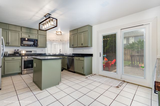 1301 Big Oak Trail, Aurora, IL 60506