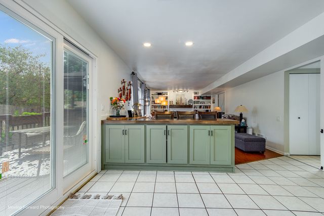 1301 Big Oak Trail, Aurora, IL 60506