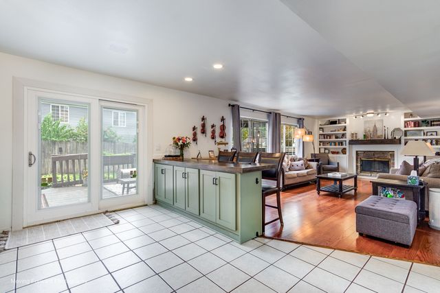 1301 Big Oak Trail, Aurora, IL 60506