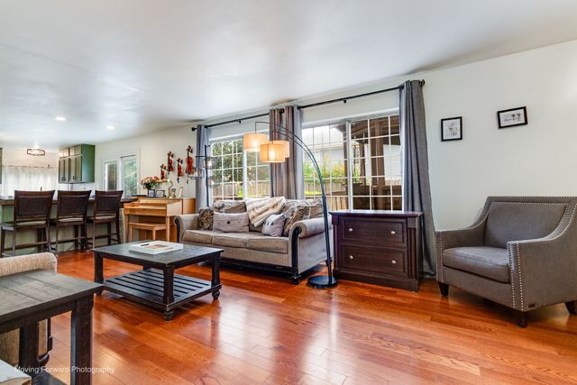 1301 Big Oak Trail, Aurora, IL 60506