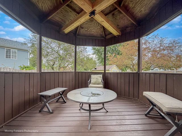 1301 Big Oak Trail, Aurora, IL 60506