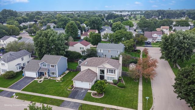 1301 Big Oak Trail, Aurora, IL 60506