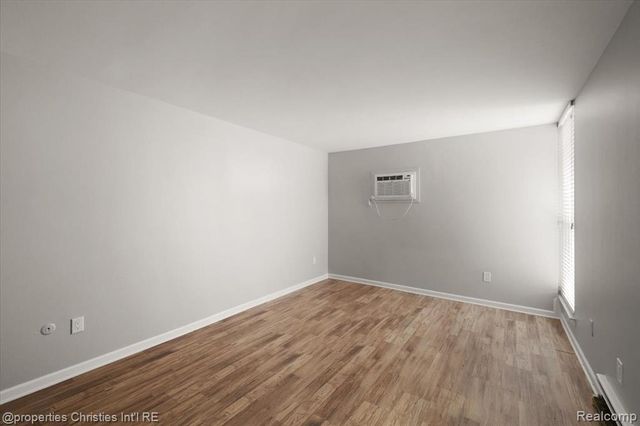 4921 Crooks Road, Royal Oak, MI 48073