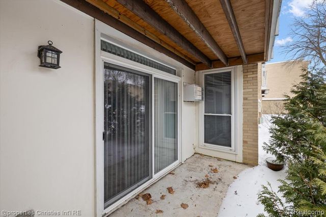 4921 Crooks Road, Royal Oak, MI 48073