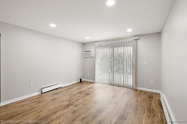 4921 Crooks Road, Royal Oak, MI 48073