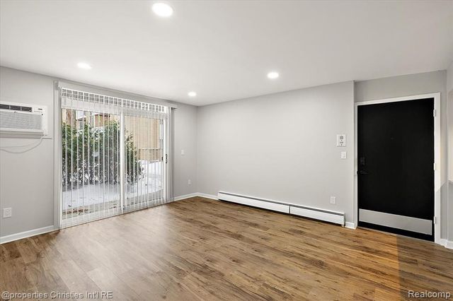 4921 Crooks Road, Royal Oak, MI 48073