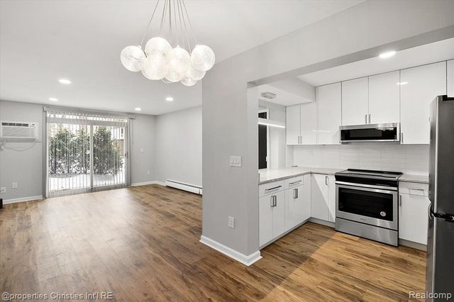 4921 Crooks Road, Royal Oak, MI 48073