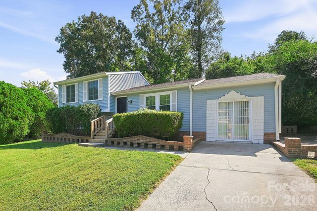 6713 Rocklake Drive, Charlotte, NC 28214