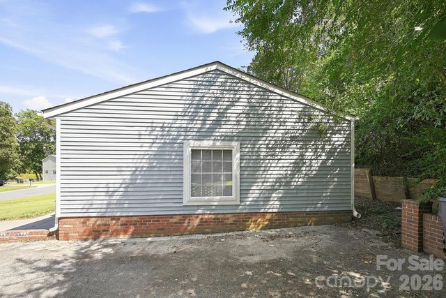 6713 Rocklake Drive, Charlotte, NC 28214