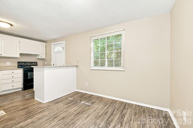 6713 Rocklake Drive, Charlotte, NC 28214