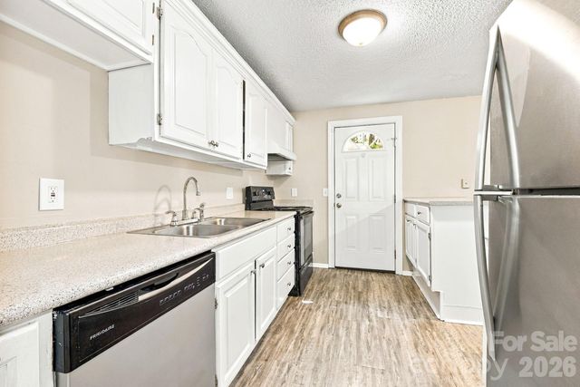 6713 Rocklake Drive, Charlotte, NC 28214