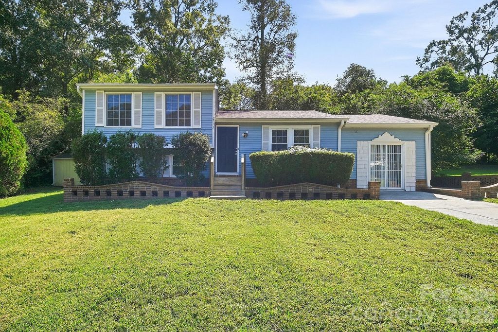 6713 Rocklake Drive, Charlotte, NC 28214