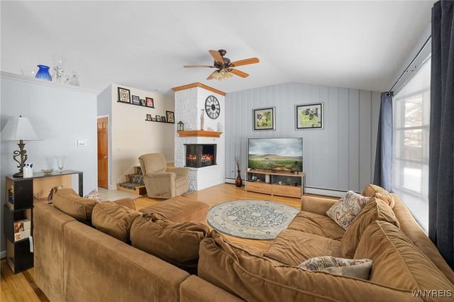 72 Boxwood Circle, Hamburg, NY 14075