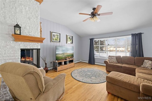 72 Boxwood Circle, Hamburg, NY 14075