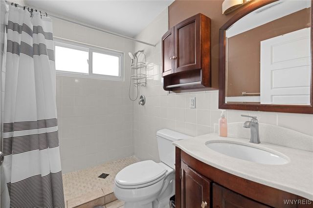 72 Boxwood Circle, Hamburg, NY 14075