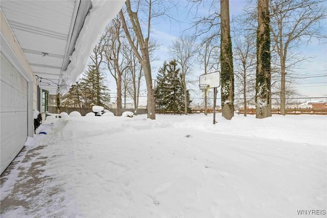 72 Boxwood Circle, Hamburg, NY 14075