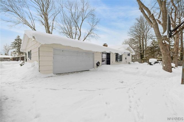 72 Boxwood Circle, Hamburg, NY 14075