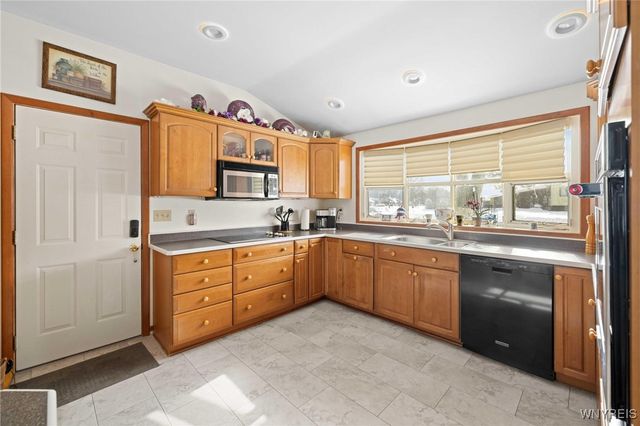 72 Boxwood Circle, Hamburg, NY 14075