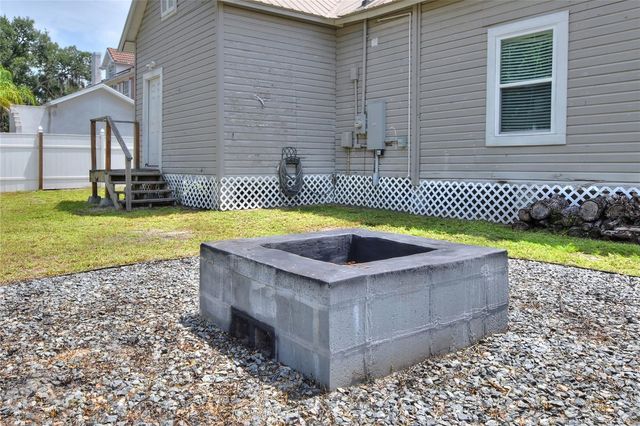 204 NE 1ST AVENUE, Mulberry, FL 33860