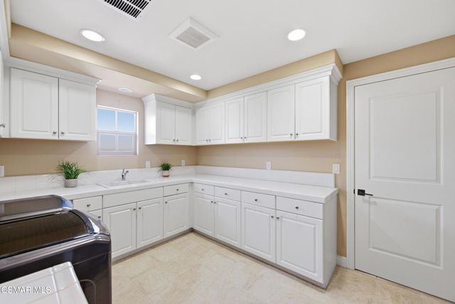 138 Mayflower Street, Thousand Oaks, CA 91360