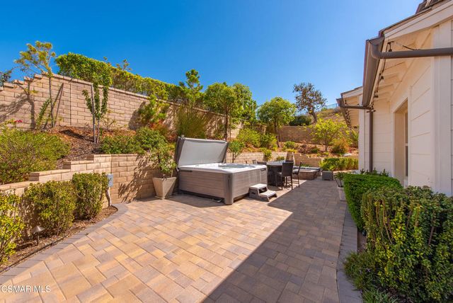 138 Mayflower Street, Thousand Oaks, CA 91360