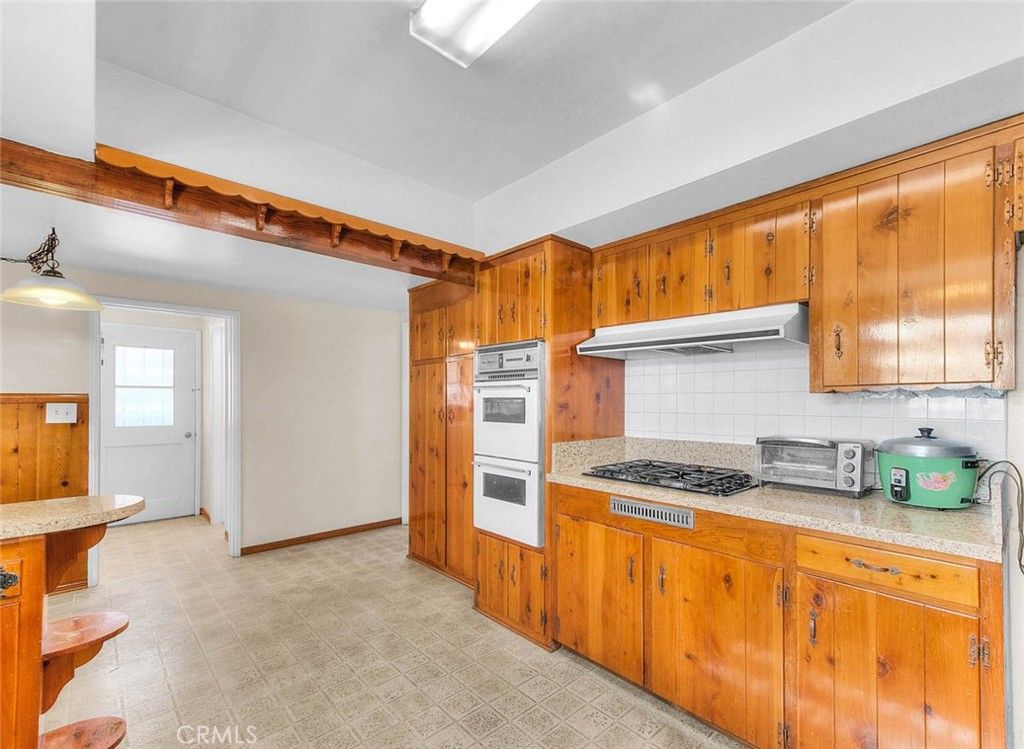 Image 14 of property listing at 564 N Armel, Covina, CA 91722