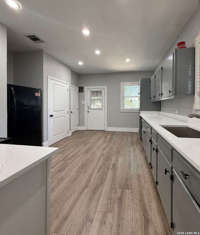 942 BAILEY AVE, San Antonio, TX 78210