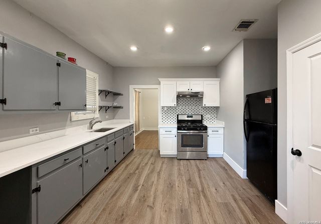 942 BAILEY AVE, San Antonio, TX 78210