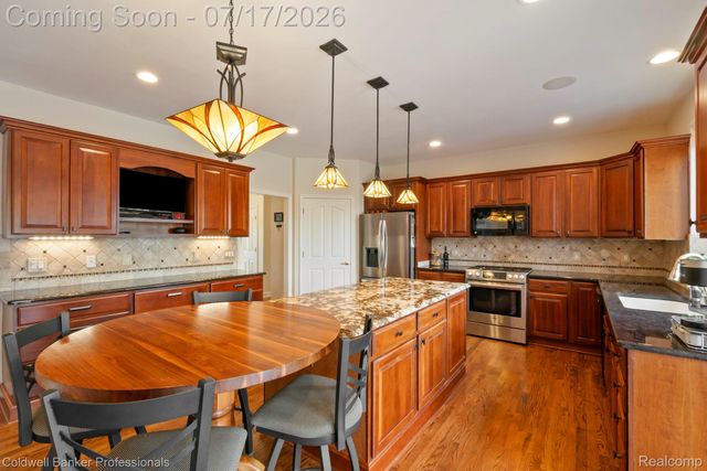 11460 Maple Valley Drive, Plymouth Charter Township, MI 48170
