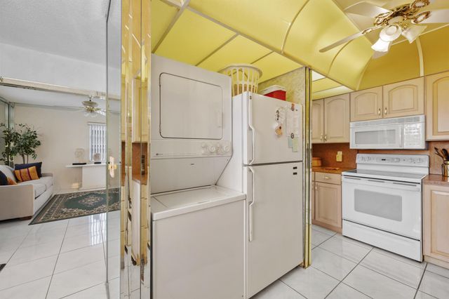 2530 Black Olive Boulevard 201, Delray Beach, FL 33445