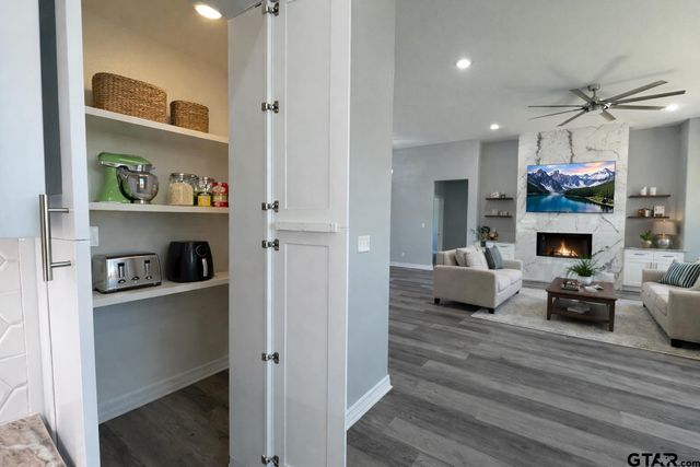 105 Maxine St, Mineola, TX 75773