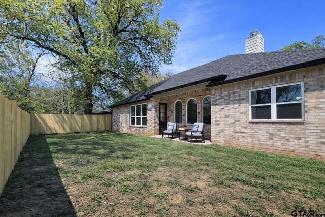 105 Maxine St, Mineola, TX 75773