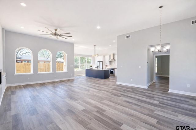 105 Maxine St, Mineola, TX 75773