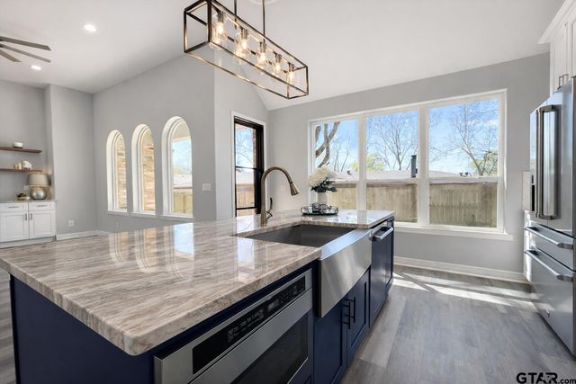 105 Maxine St, Mineola, TX 75773