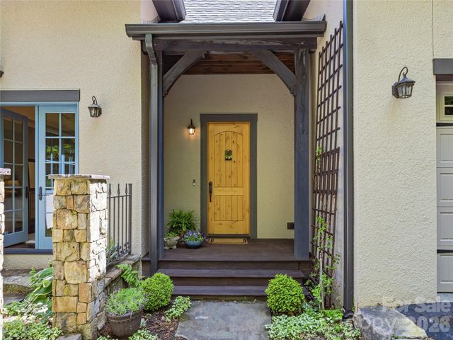 732 Streamside Drive, Arden, NC 28704