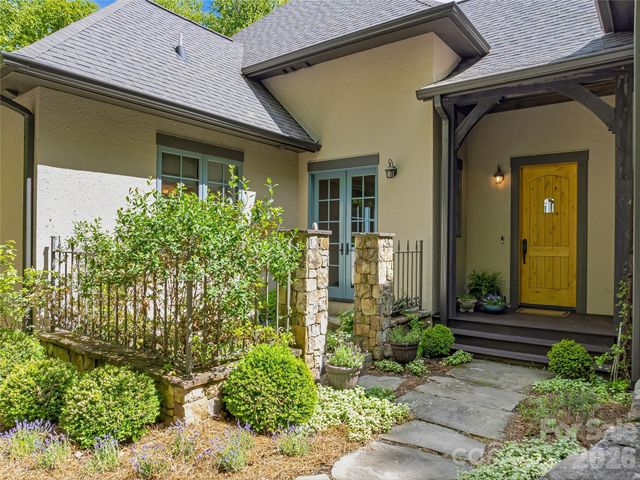 732 Streamside Drive, Arden, NC 28704