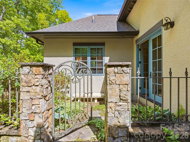 732 Streamside Drive, Arden, NC 28704