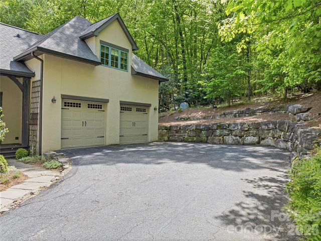 732 Streamside Drive, Arden, NC 28704