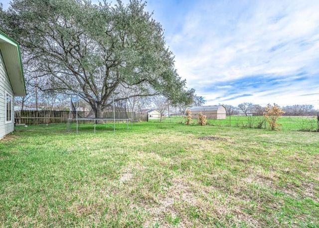 701 Alamo Street, El Campo, TX 77437