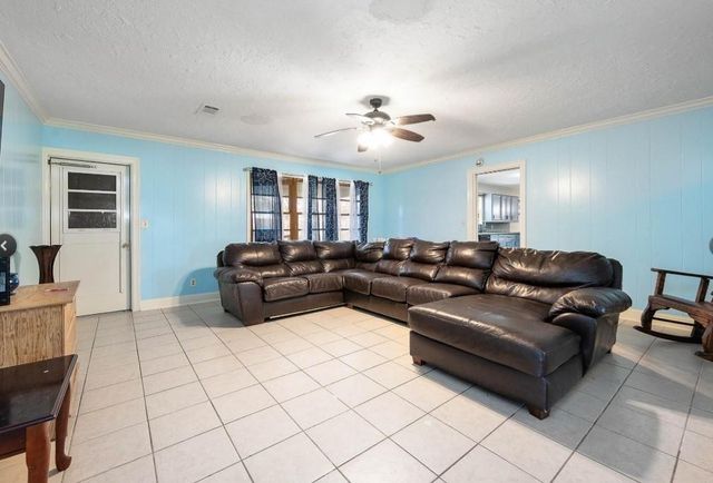 701 Alamo Street, El Campo, TX 77437