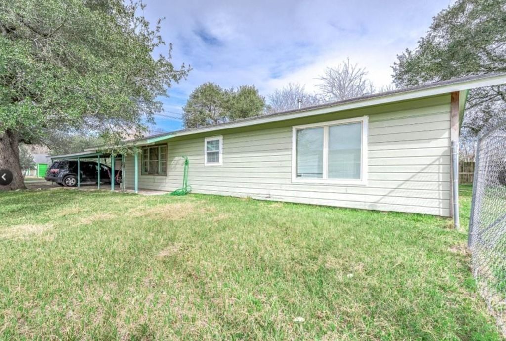 701 Alamo Street, El Campo, TX 77437