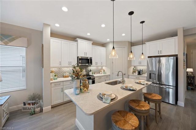 2322 Marquesa CIR, Naples, FL 34112