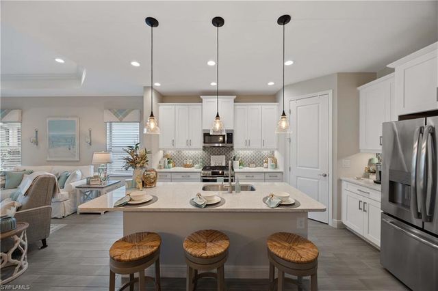 2322 Marquesa CIR, Naples, FL 34112