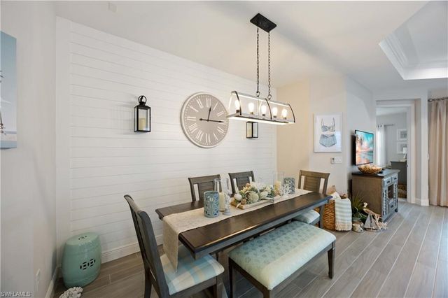 2322 Marquesa CIR, Naples, FL 34112