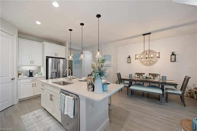 2322 Marquesa CIR, Naples, FL 34112