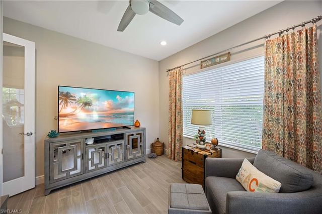 2322 Marquesa CIR, Naples, FL 34112