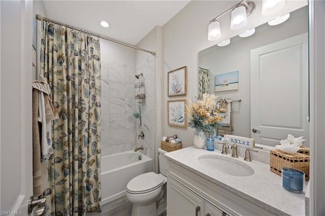 2322 Marquesa CIR, Naples, FL 34112