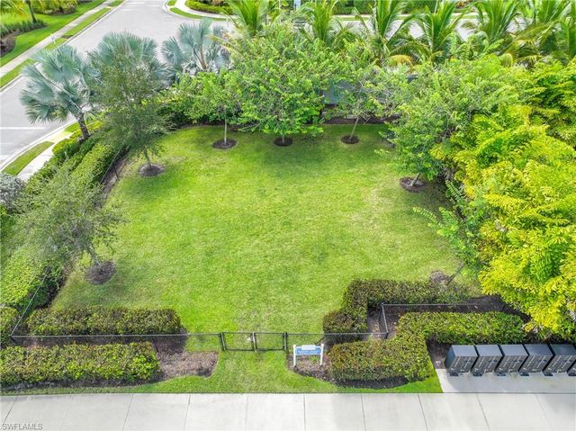 2322 Marquesa CIR, Naples, FL 34112