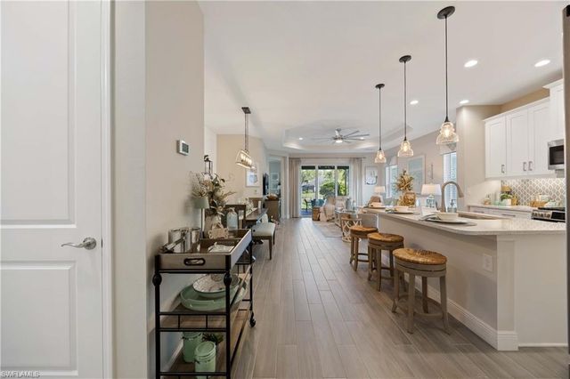 2322 Marquesa CIR, Naples, FL 34112