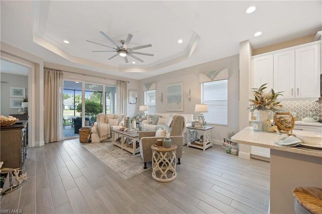 2322 Marquesa CIR, Naples, FL 34112